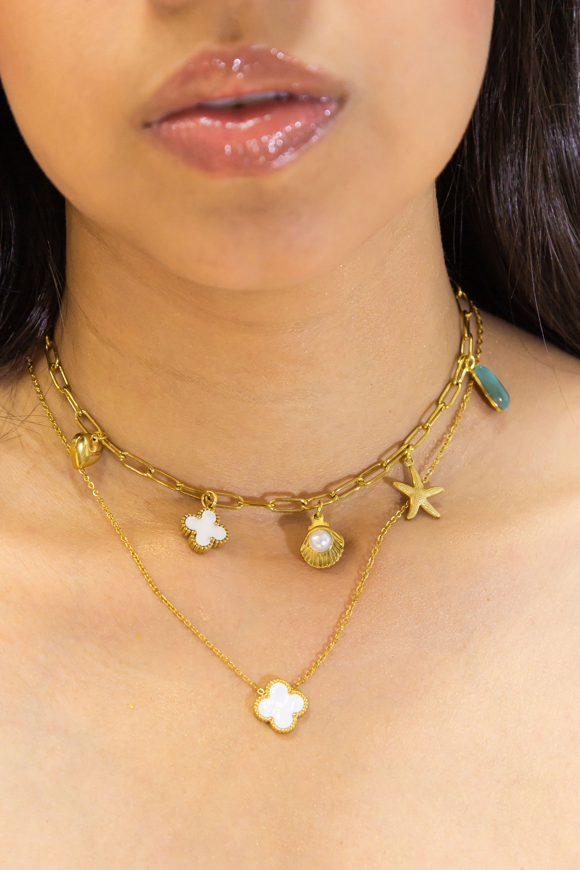 A necklace hanging around a woman's neck van kleef and arpels clover Deep Shine Jewellers jewellery jewelry gold silver 925 silver 